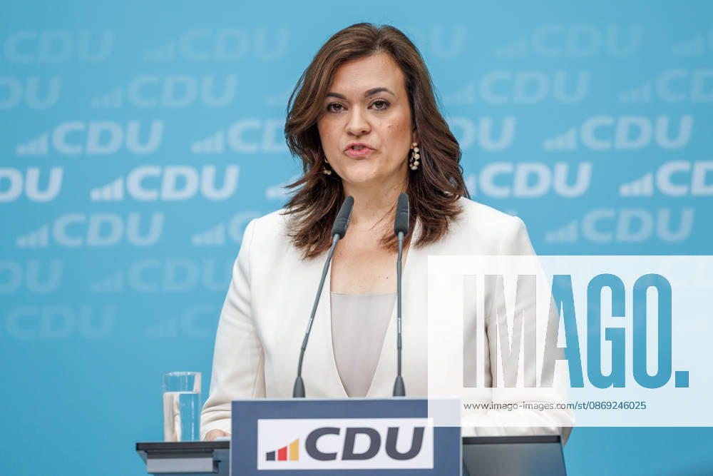 Pressekonferenz mit dem Vorsitzenden der CDU Deutschlands, Bundeskanzler Friedrich Merz und der Generalsekretärin der CDU Deutschlands Franziska Hoppermann Pressekonferenz mit dem Vorsitzenden der CDU Deutschlands, Bundeskanzler Friedrich Merz und der Generalsekretärin der CDU Deutschlands Franziska Hoppermann am 12.10.2026 in Berlin. Berlin Berlin Deutschland CDU-Bundesgeschäftsstelle (Konrad-Adenauer-Haus)