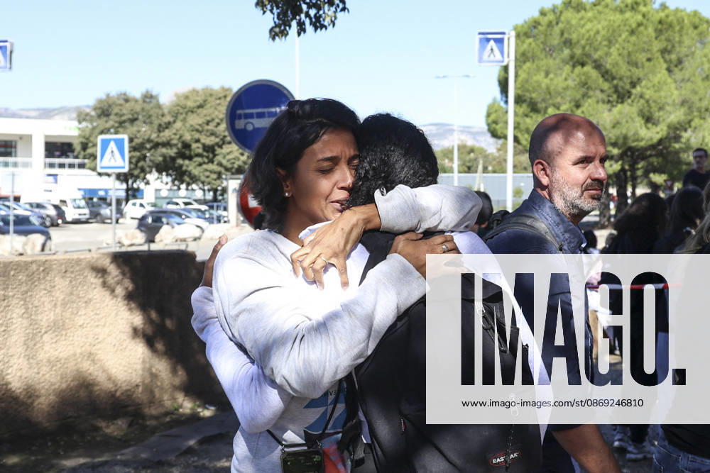 Parents Pick Up Their Child: Middle School Principal and Teacher Shot; 14-Year-Old Shooter Arrested at Joseph Lakanal Middle School in Aubagne, France, October 12, 2026 Meddah Bestimage Joseph Lakanal Middle School after a principal was injured by a shot from a hunting rifle and a teenager was arrested in Aubagne, southern France, on October 12, 2026. The principal was struck by a 12-gauge hunting rifle shot, the same source specified, adding that a member of the teaching staff was also struck. The victim’s life is not in danger. Aubagne, France