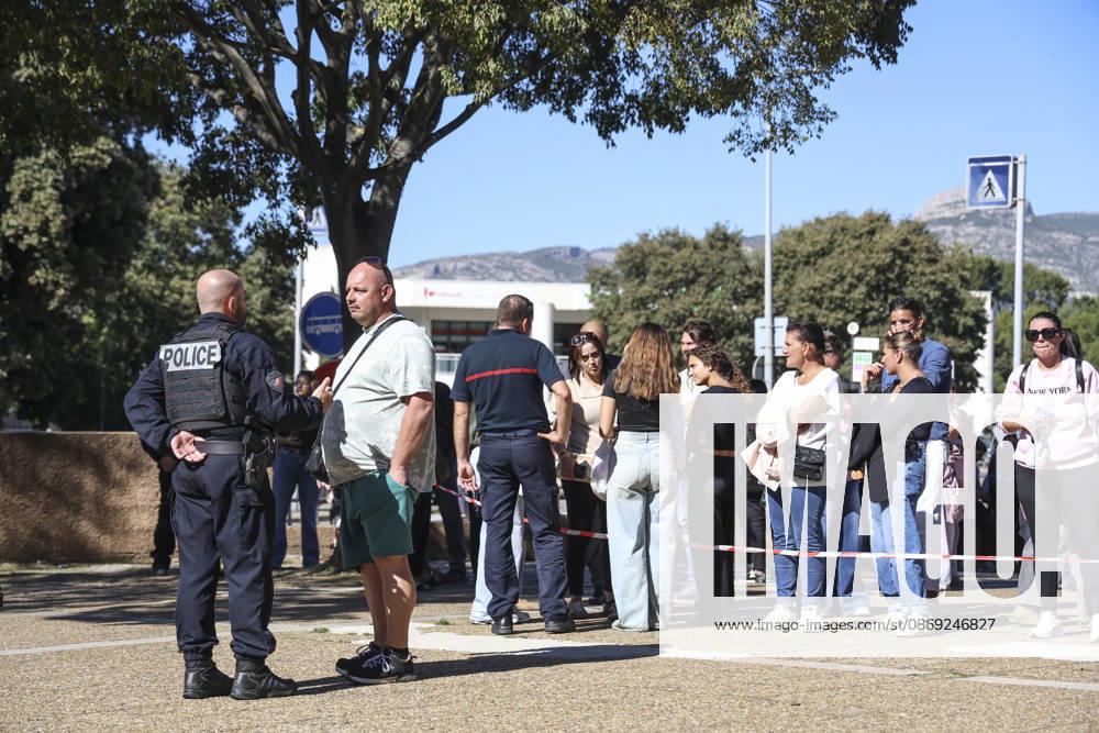 Parents Pick Up Their Child: Middle School Principal and Teacher Shot; 14-Year-Old Shooter Arrested at Joseph Lakanal Middle School in Aubagne, France, October 12, 2026 Meddah Bestimage Joseph Lakanal Middle School after a principal was injured by a 12-gauge hunting rifle shot and a teenager was arrested in Aubagne, southern France, on October 12, 2026. The principal was struck by a 12-gauge hunting rifle shot, the same source specified, adding that a member of the teaching staff was also struck. The victim’s life is not in danger. Aubagne, France