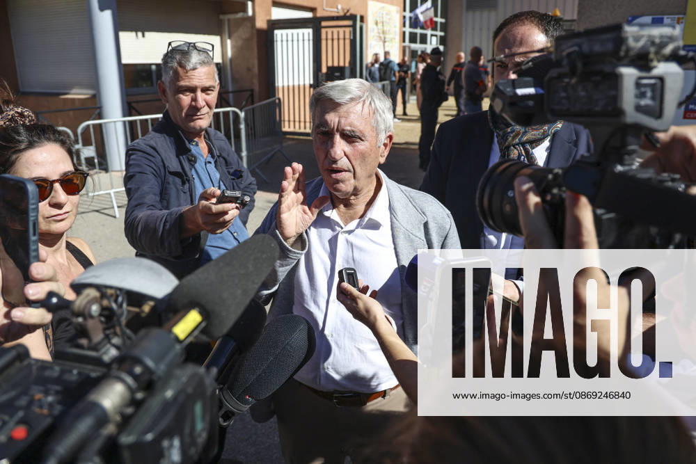 Statement by Jean Pierre Squillari, mayor of Aubagne: A middle school principal and a teacher were shot and wounded, and a 14-year-old shooter was arrested at Joseph Lakanal Middle School in Aubagne, France, October 12, 2026 Meddah Bestimage Joseph Lakanal Middle School after a principal was injured by a hunting rifle shot and a teenager was arrested in Aubagne, southern France, on October 12, 2026. The principal was struck by a 12-gauge hunting rifle shot, the same source specified, adding that a member of the teaching staff was also struck. The victim’s life is not in danger. Aubagne, France