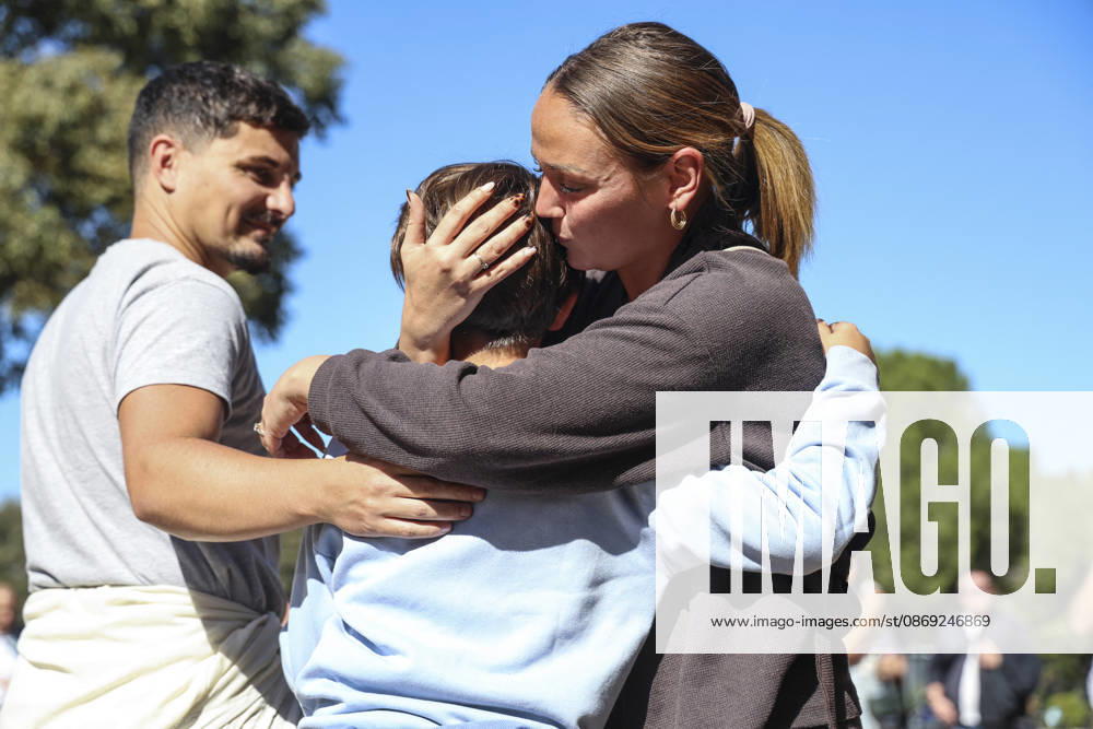 Parents Pick Up Their Child: Middle School Principal and Teacher Shot; 14-Year-Old Shooter Arrested at Joseph Lakanal Middle School in Aubagne, France, October 12, 2026 Meddah Bestimage Joseph Lakanal Middle School after a principal was injured by a 12-gauge hunting rifle shot and a teenager was arrested in Aubagne, southern France, on October 12, 2026. The principal was struck by a 12-gauge hunting rifle shot, the same source specified, adding that a member of the teaching staff was also struck. The victim’s life is not in danger. Aubagne, France