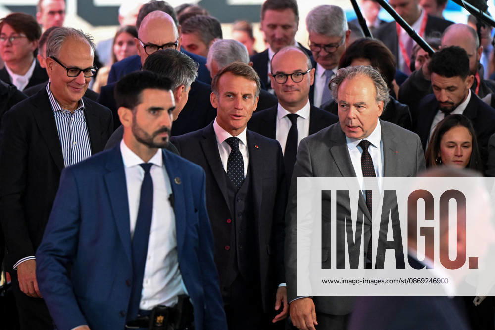 French President Emmanuel Macron, accompanied by Luc Chatel and Roland Lescure, Minister of the Economy, Finance, and Industrial, Energy, and Digital Sovereignty, attends the 2026 Paris Motor Show at Paris Expo · Porte de Versailles in Paris, France, on October 12, 2026. Lionel Urman Bestimage French President Emmanuel Macron at the international Paris Motor Show at the Porte de Versailles in Paris, France, on October 12, 2026. Paris, France