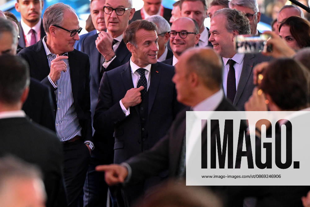 French President Emmanuel Macron, accompanied by Luc Chatel and Roland Lescure, Minister of the Economy, Finance, and Industrial, Energy, and Digital Sovereignty, attends the 2026 Paris Motor Show at Paris Expo · Porte de Versailles in Paris, France, on October 12, 2026. Lionel Urman Bestimage French President Emmanuel Macron at the international Paris Motor Show at the Porte de Versailles in Paris, France, on October 12, 2026. Paris, France