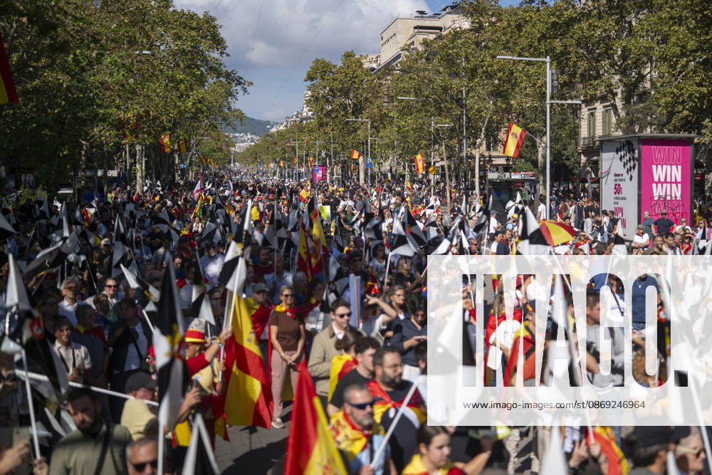 Demonstration in Barcelona under the slogan Catalonia with Ceuta: One Spain —Several people during a demonstration under the slogan Catalonia with Ceuta: One Spain, on October 12, 2026, in Barcelona, Catalonia, Spain. The rally marking October 12, organized by Unidos por Ceuta, Espanya i Catalans, Catalunya Suma, S’ha Acabat, and Impulso Ciudadano, aims to celebrate the National Day and reaffirm the unity of Spain and the ties between Catalonia and Ceuta. OCTOBER 12, 2026 Lorena Sopê Barcelona, Catalonia Barcelona, Catalonia, Spain