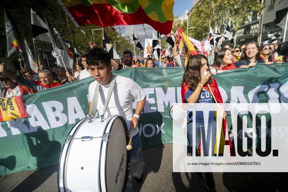 Demonstration in Barcelona under the slogan Catalonia with Ceuta: One Spain —Several people during a demonstration under the slogan Catalonia with Ceuta: One Spain, on October 12, 2026, in Barcelona, Catalonia, Spain. The rally marking October 12, organized by Unidos por Ceuta, Espanya i Catalans, Catalunya Suma, S’ha Acabat, and Impulso Ciudadano, aims to celebrate the National Day and reaffirm the unity of Spain and the ties between Catalonia and Ceuta. OCTOBER 12, 2026 Lorena Sopê Barcelona, Catalonia Barcelona, Catalonia, Spain