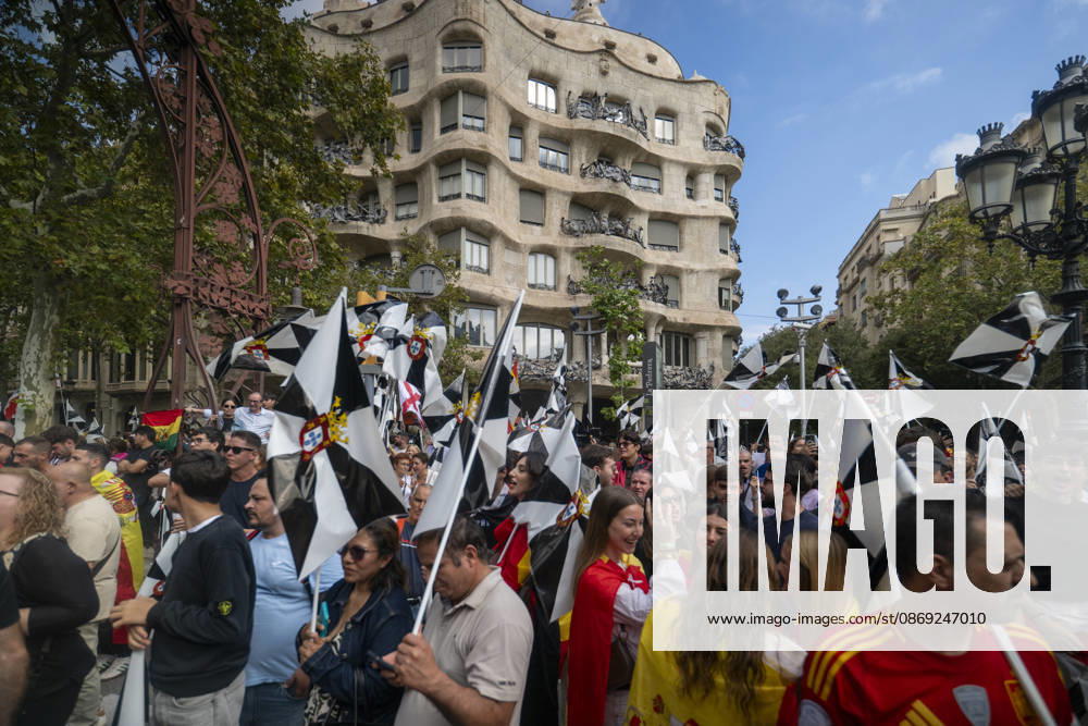Demonstration in Barcelona under the slogan Catalonia with Ceuta: One Spain —Several people during a demonstration under the slogan Catalonia with Ceuta: One Spain, on October 12, 2026, in Barcelona, Catalonia, Spain. The rally marking October 12, organized by Unidos por Ceuta, Espanya i Catalans, Catalunya Suma, S’ha Acabat, and Impulso Ciudadano, aims to celebrate the National Day and reaffirm the unity of Spain and the ties between Catalonia and Ceuta. OCTOBER 12, 2026 Lorena Sopê Barcelona, Catalonia Barcelona, Catalonia, Spain