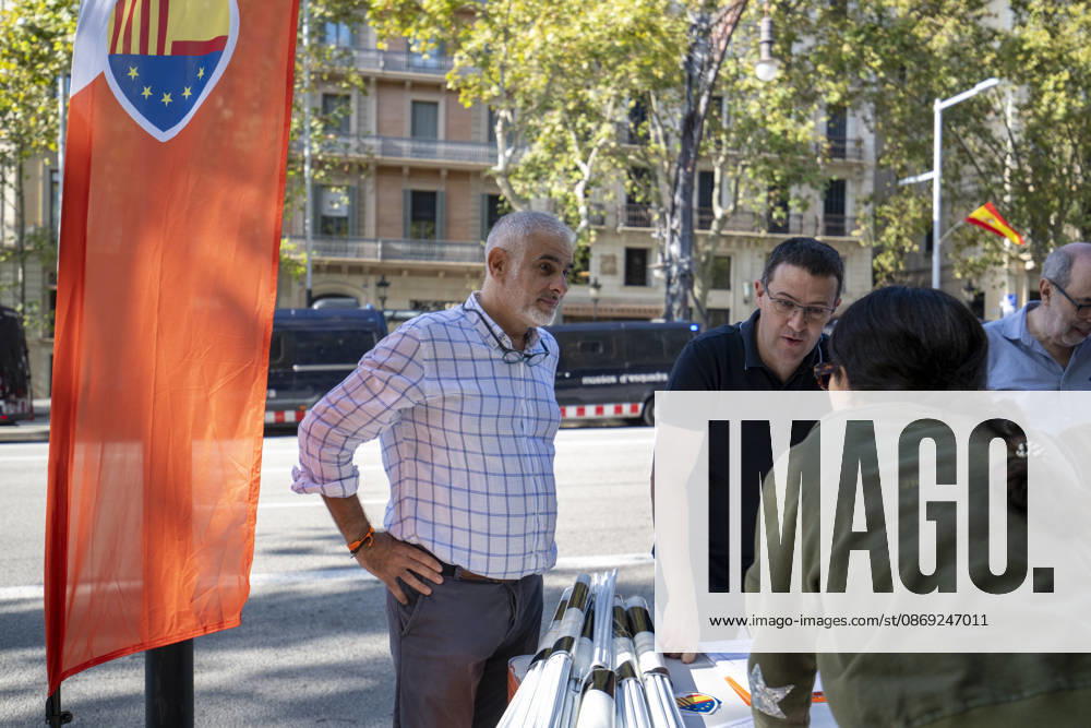 Demonstration in Barcelona under the slogan Catalonia with Ceuta: One Spain —Several people during a demonstration under the slogan Catalonia with Ceuta: One Spain, on October 12, 2026, in Barcelona, Catalonia, Spain. The rally marking October 12, organized by Unidos por Ceuta, Espanya i Catalans, Catalunya Suma, S’ha Acabat, and Impulso Ciudadano, aims to celebrate the National Day and reaffirm the unity of Spain and the ties between Catalonia and Ceuta. OCTOBER 12, 2026 Lorena Sopê Barcelona, Catalonia Barcelona, Catalonia, Spain