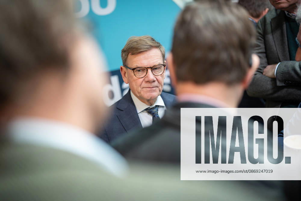 Außenminister Johann Wadephul im Konrad-Adenauer-Haus, im Gespräch mit Journalisten;Präsidiumsklausurtagung der CDU Deutschlands in Berlin, Oktober 2026, Berlin Berlin Deutschland Konrad-Adenauer-Haus