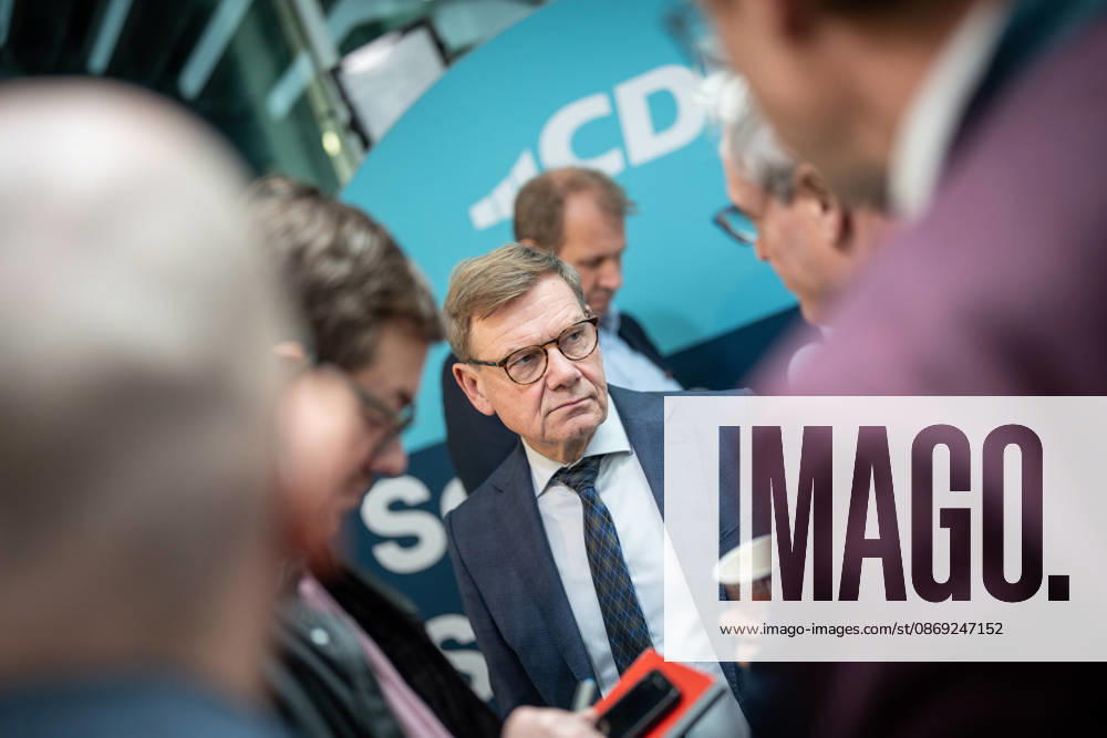Außenminister Johann Wadephul im Konrad-Adenauer-Haus, im Gespräch mit Journalisten;Präsidiumsklausurtagung der CDU Deutschlands in Berlin, Oktober 2026, Berlin Berlin Deutschland Konrad-Adenauer-Haus