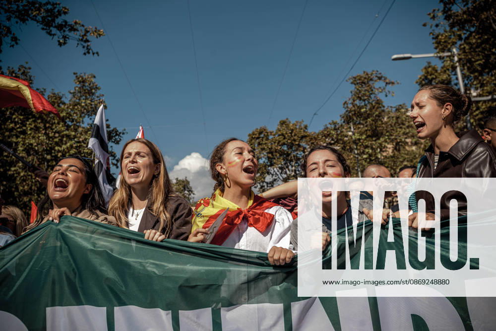 Demonstrators chant slogans behind a banner during a rally marking Spainâ€⠢s National Day. Barcelona Spain - ZUMAo105 20261012_fap_o105_018