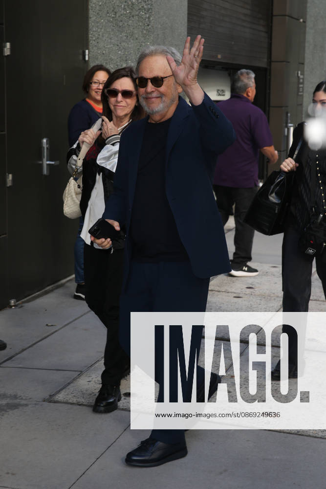 BILLY CRYSTAL at ABC Studios in New York City for ‘Good Morning America. New York USA - ZUMAh16_ 20261012_zaf_h16_058