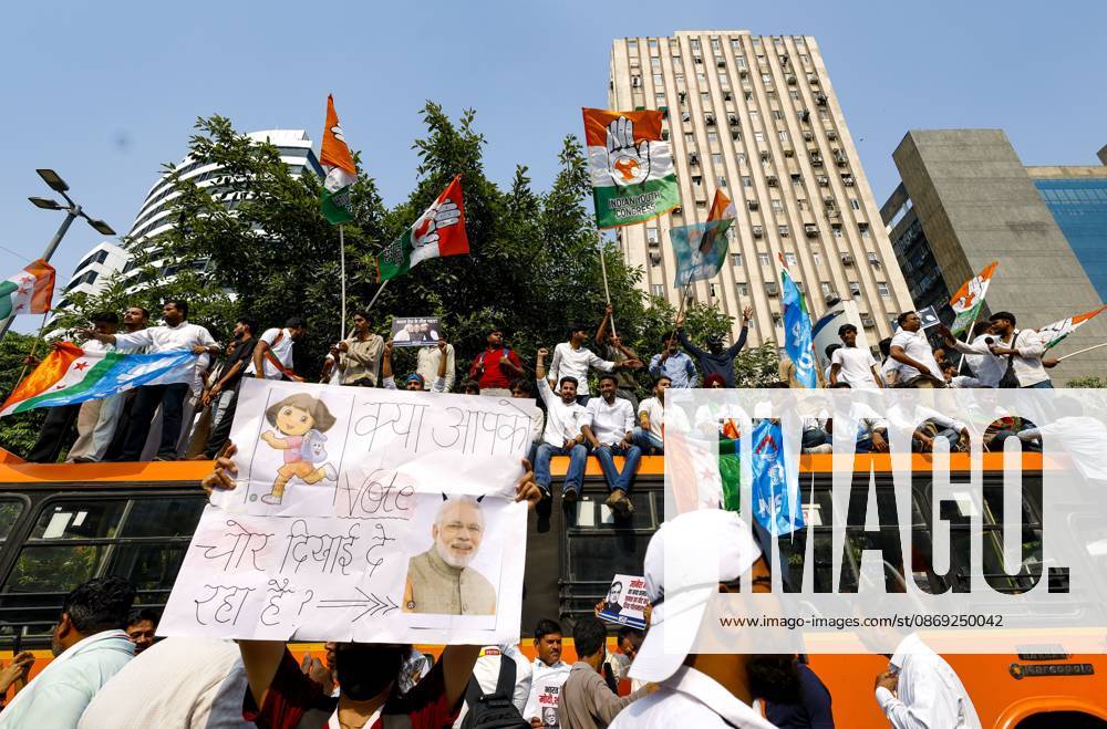 Rahul Gandhi Leads Delhi Protest NEW DELHI, INDIA, OCTOBER 12, 2026: Congress leader Rahul Gandhi takes part in a protest march from Barakhamba Road towards the Supreme Court in New Delhi, demanding the resignation of India s Chief Election Commissioner Gyanesh Kumar over alleged irregularities in the Special Intensive Revision (SIR) of electoral rolls. The Election Commission denies wrongdoing. New Delhi India