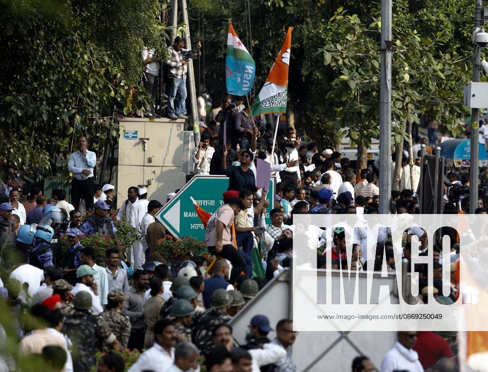 Rahul Gandhi Leads Delhi Protest NEW DELHI, INDIA, OCTOBER 12, 2026: Congress leader Rahul Gandhi takes part in a protest march from Barakhamba Road towards the Supreme Court in New Delhi, demanding the resignation of India s Chief Election Commissioner Gyanesh Kumar over alleged irregularities in the Special Intensive Revision (SIR) of electoral rolls. The Election Commission denies wrongdoing. New Delhi India