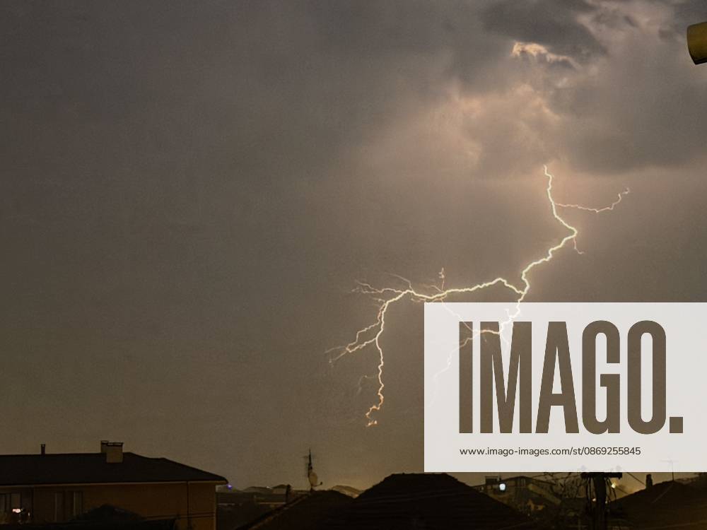 Lightning illuminates night sky during heavy rain in Duzce DUZCE, TURKIYE - OCTOBER 12: Lightning streaks across the sky over Duzce as heavy rain affects the city during the evening hours, on October 12, 2026 in Duzce, Turkiye. Ömer Ürer Anadolu Düzce Turkey. Editorial use only. Please get in touch for any other usage.