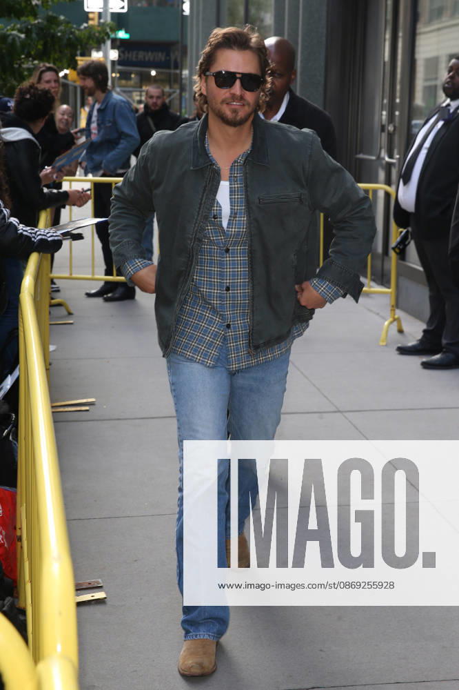 LUKE GRIMES at ABC Studios in New York City for Ã¢â‚¬ËœLive With Kelly and MarkÃ¢ New York USA - ZUMAh16_ 20261012_zaf_h16_083