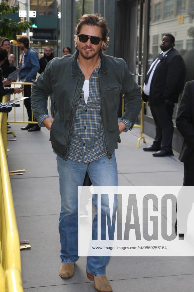 LUKE GRIMES at ABC Studios in New York City for ‘Live With Kelly and Markâ New York USA - ZUMAh16_ 20261012_zaf_h16_085