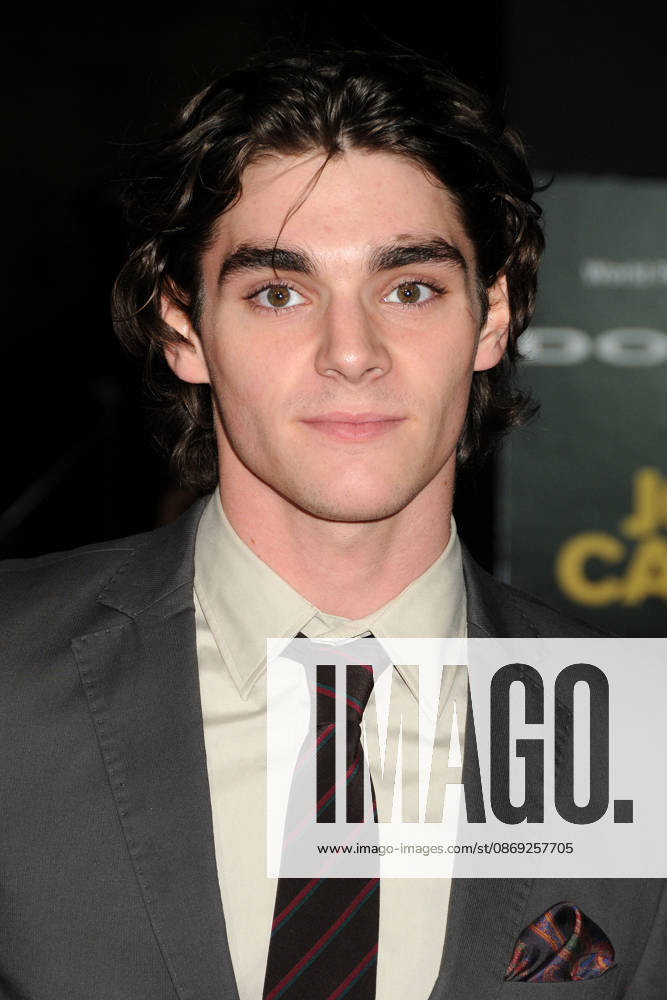 Los Angeles, California - RJ Mitte. John Carter Los Angeles Premiere held at Regal Cinemas L.A. Live. USA - ZUMAa123 20261012_zaa_a123_003