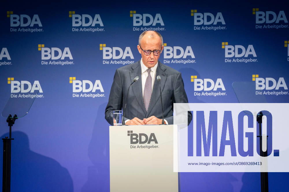 Bundeskanzler Friedrich Merz während seiner Rede vor dem Arbeitgebertag;Deutsche Arbeitgebertag 2026 - Bundesvereinigung der Deutschen Arbeitgeberverbände BDA, Berlin Berlin Deutschland bcc, Berliner Congress Center