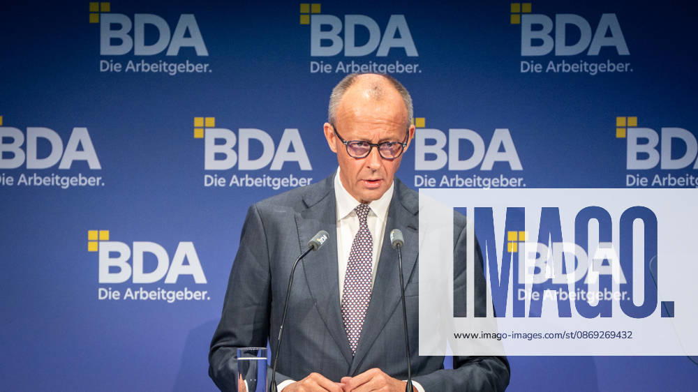 Bundeskanzler Friedrich Merz während seiner Rede vor dem Arbeitgebertag;Deutsche Arbeitgebertag 2026 - Bundesvereinigung der Deutschen Arbeitgeberverbände BDA, Berlin Berlin Deutschland bcc, Berliner Congress Center