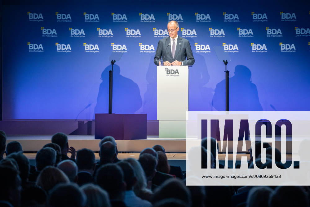 Bundeskanzler Friedrich Merz während seiner Rede vor dem Arbeitgebertag;Deutsche Arbeitgebertag 2026 - Bundesvereinigung der Deutschen Arbeitgeberverbände BDA, Berlin Berlin Deutschland bcc, Berliner Congress Center