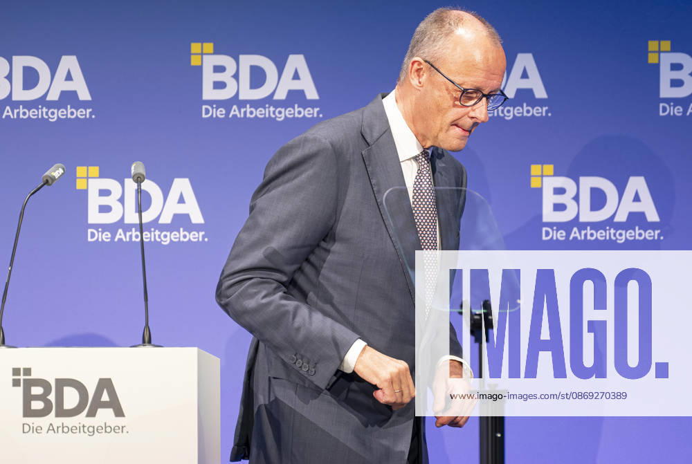 Friedrich Merz besucht Arbeitgebertag 2026 EUR, Deutschland, Berlin, 13.10.2026: Bundeskanzler Friedrich Merz (CDU) hält eine Keynote auf dem Arbeitgebertag 2026 der Bundesvereinigung der Deutschen Arbeitgeberverbände.