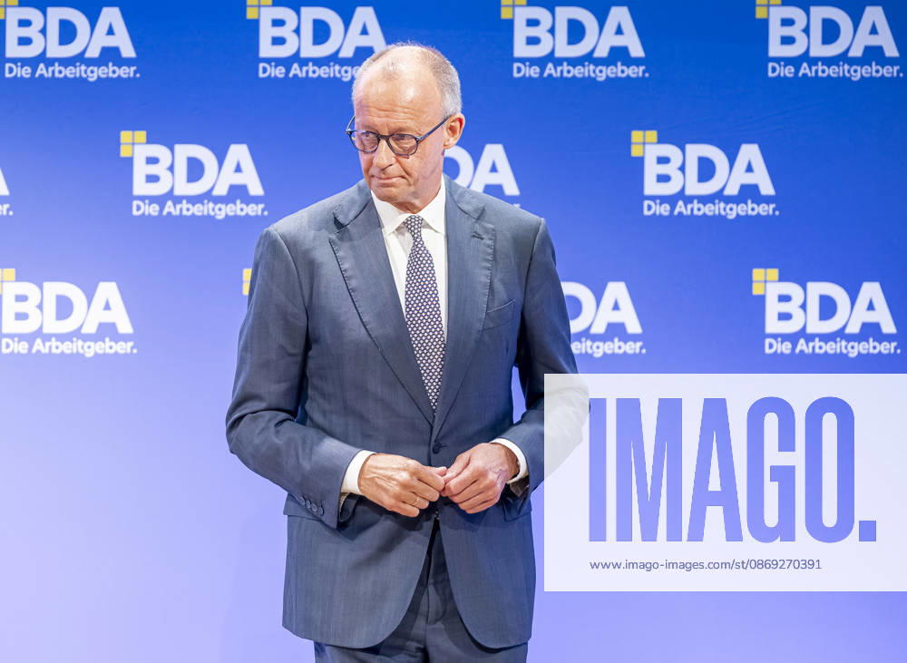 Friedrich Merz besucht Arbeitgebertag 2026 EUR, Deutschland, Berlin, 13.10.2026: Bundeskanzler Friedrich Merz (CDU) hält eine Keynote auf dem Arbeitgebertag 2026 der Bundesvereinigung der Deutschen Arbeitgeberverbände.