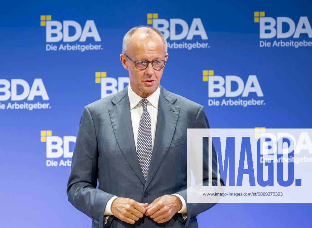 Friedrich Merz besucht Arbeitgebertag 2026 EUR, Deutschland, Berlin, 13.10.2026: Bundeskanzler Friedrich Merz (CDU) hält eine Keynote auf dem Arbeitgebertag 2026 der Bundesvereinigung der Deutschen Arbeitgeberverbände.