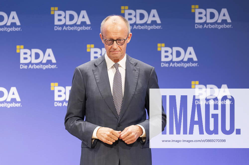 Friedrich Merz besucht Arbeitgebertag 2026 EUR, Deutschland, Berlin, 13.10.2026: Bundeskanzler Friedrich Merz (CDU) hält eine Keynote auf dem Arbeitgebertag 2026 der Bundesvereinigung der Deutschen Arbeitgeberverbände.