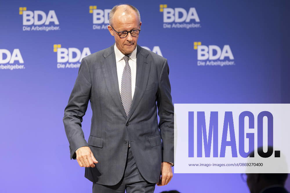 Friedrich Merz besucht Arbeitgebertag 2026 EUR, Deutschland, Berlin, 13.10.2026: Bundeskanzler Friedrich Merz (CDU) hält eine Keynote auf dem Arbeitgebertag 2026 der Bundesvereinigung der Deutschen Arbeitgeberverbände.