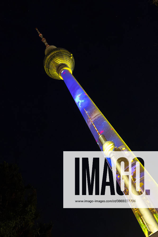 Festival of Lights , Lichterfest in der Innenstadt, Berlin, 10.10.2026 Berliner Fernsehturm, 22. BERLIN FESTIVAL OF LIGHTS, Motto: Colours of Love, Lichtinstallationen, 12.10.2026, Berlin, Deutschland < english> Berlin TV Tower, 22nd Berlin Festival of Lights, theme: Colours of Love, light installations, October 12, 2026, Berlin, Germany Berlin Innenstadt Berlin Deutschland, Germany