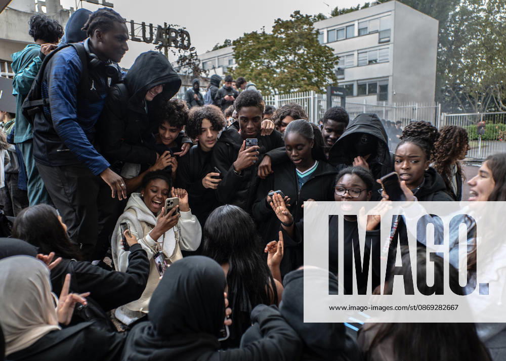 Paul-o°luard High School in Saint-Denis is at the center of the news as part of the fifth round of national student protests...The renowned Swedish environmental activist Greta Thunberg visited Paul-o°luard High School in Saint-Denis this morning to offer her direct support to the protesting students. She denounced police violence against the young demonstrators. - ZUMAs287 20261013_zip_s287_007