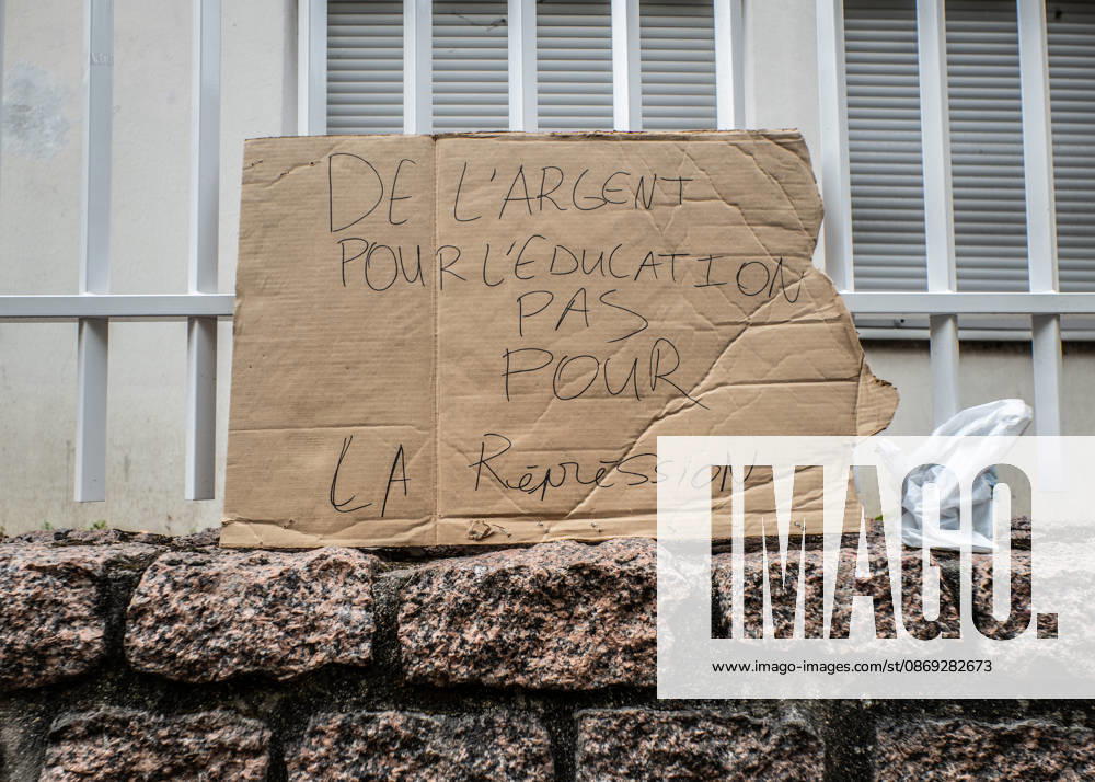 Paul-o°luard High School in Saint-Denis is at the center of the news as part of the fifth round of national student protests...The renowned Swedish environmental activist Greta Thunberg visited Paul-o°luard High School in Saint-Denis this morning to offer her direct support to the protesting students. She denounced police violence against the young demonstrators. - ZUMAs287 20261013_zip_s287_008