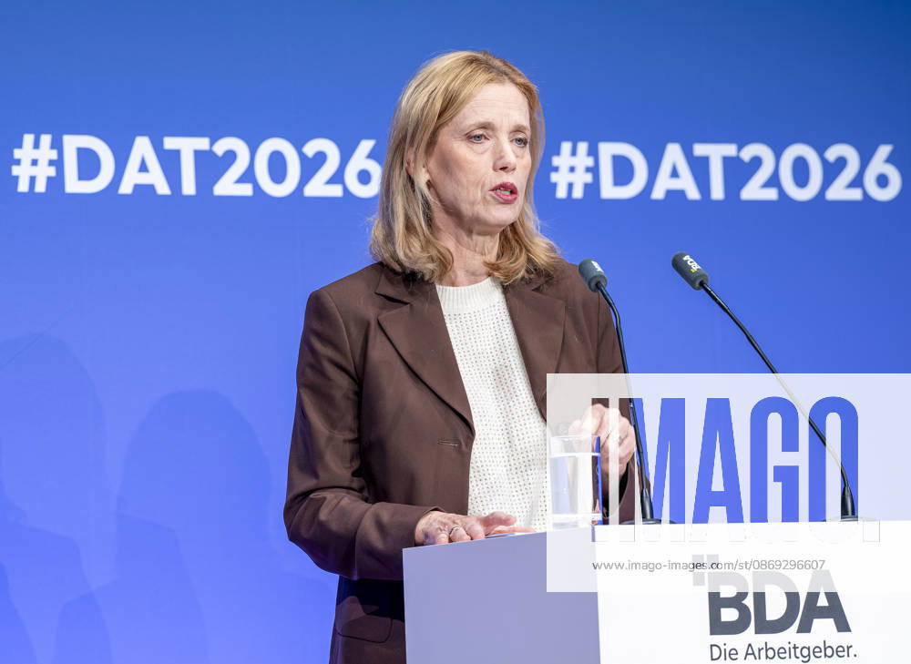 Karien Prien besucht Arbeitgebertag 2026 EUR, Deutschland, Berlin, 13.10.2026: Karin Prien (CDU), Bundesministerin für Bildung, Familie, Senioren, Frauen und Jugend auf dem Arbeitgebertag 2026 der Bundesvereinigung der Deutschen Arbeitgeberverbände.