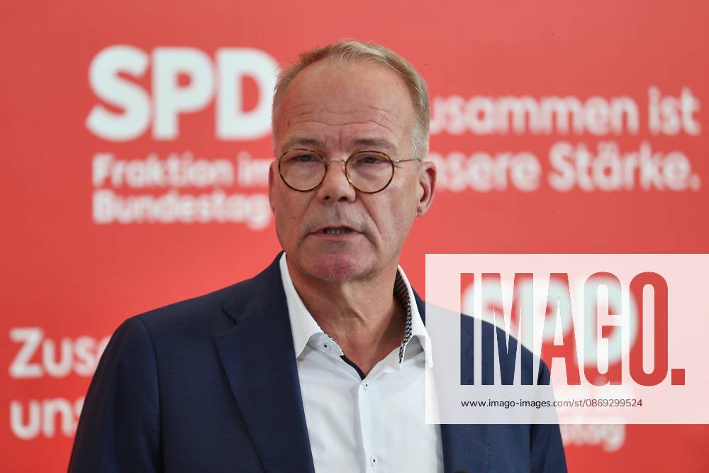 Berlin, Deutschland, 13.10.2026: Deutscher Bundestag: SPD-Fraktionssitzung: Matthias Miersch (SPD)