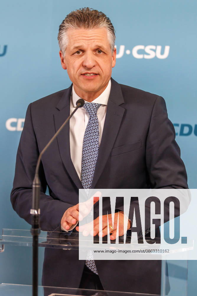 Statement vor den Fraktionssitzung der CDU CSU Alexander Hoffmann, stellvertretender Fraktionsvorsitzender der CDU CSU im Bundestag und Thorsten Frei (CDU), Fraktionsvorsitzender, spricht waehrend eines Statement vor den Fraktionssitzungen am 13.10.2026 in Berlin. Berlin Berlin Deutschland Reichstag