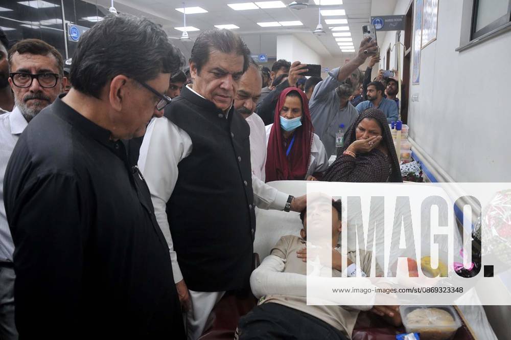 Federal Minister for Railways Muhammad Hanif Abbasi Visits Nishtar Hospital to Check on Injured Passenger After Rehman Baba Express Derailment Near Sher Shah Railway Station in Multan Pakistan - ZUMAas3_ 20261013_zaf_as3_032