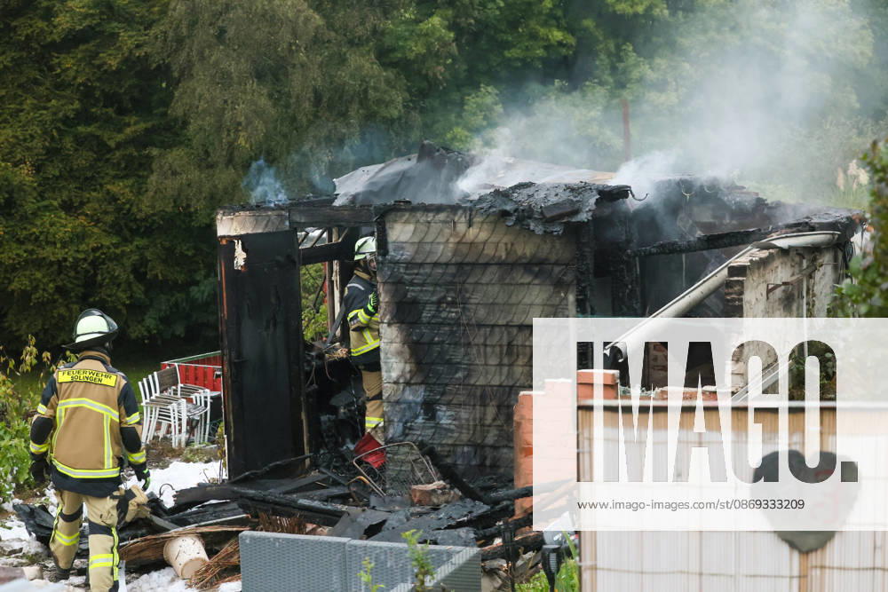 Wohnungsloses Paar nach Brandstiftung in Solingen festgenommen Für die Feuerwehr hieß es am Dienstagnachmittag (13.10.2026) gegen 16:05 Uhr ausrücken: In einer Kleingartenanlage am Ginsterweg in Solingen war es zum Vollbrand einer Gartenlaube gekommen. Als die Einsatzkräfte eintrafen stand eine Hütte bereits vollständig in Flammen, eine große Rauchsäule stieg über derm Gartenverein auf. Über mehrere hundert Meter musste eine Wasserversorgung gelegt werden bevor die Brandbekämpfung durchgeführt werden konnte. Rund vier Stunden später war der Brand gelöscht und die letzten Glutnester ebenfalls abgekühlt. Die der Besitzer der Gartenhütte berichtete, habe er bereits am Mittag ein wohnungsloses Paar in seiner Gartenlaube angetro