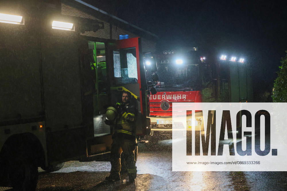 Wohnungsloses Paar nach Brandstiftung in Solingen festgenommen Für die Feuerwehr hieß es am Dienstagnachmittag (13.10.2026) gegen 16:05 Uhr ausrücken: In einer Kleingartenanlage am Ginsterweg in Solingen war es zum Vollbrand einer Gartenlaube gekommen. Als die Einsatzkräfte eintrafen stand eine Hütte bereits vollständig in Flammen, eine große Rauchsäule stieg über derm Gartenverein auf. Über mehrere hundert Meter musste eine Wasserversorgung gelegt werden bevor die Brandbekämpfung durchgeführt werden konnte. Rund vier Stunden später war der Brand gelöscht und die letzten Glutnester ebenfalls abgekühlt. Die der Besitzer der Gartenhütte berichtete, habe er bereits am Mittag ein wohnungsloses Paar in seiner Gartenlaube angetro