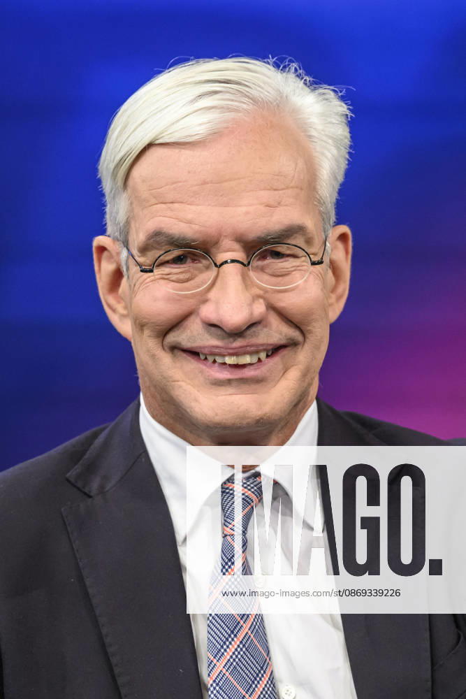 Im Bild v.l.: Mathias Middelberg, CDU (Präsidiumsmitglied), GER, Berlin, Studio, zu Gast bei Maischberger, politische Talkshow, TV, Format, mit Moderatorin Sandra Maischberger, Das Erste, aus Adlershof Am Studio 20, 13.10.2026,