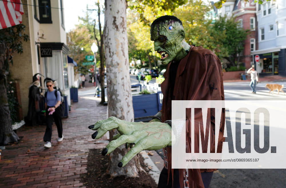 Halloween Decorations in Washington, DC Halloween themed decorations at a house downtown Washington, DC on October 13, 2026. Photo by Olivier Douliery ABACAPRESS.COM Washington Virginia United States