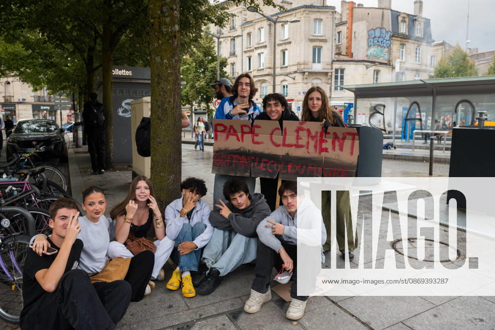 High School Stdent Mobilisation - Bordeaux A group of high school students poses with a placard reading Pape Clément during Act V of the high school student mobilisation in Bordeaux, France on October 13, 2026. Photo by Fabrice Sapte ABACAPRESS.COM Bordeaux France