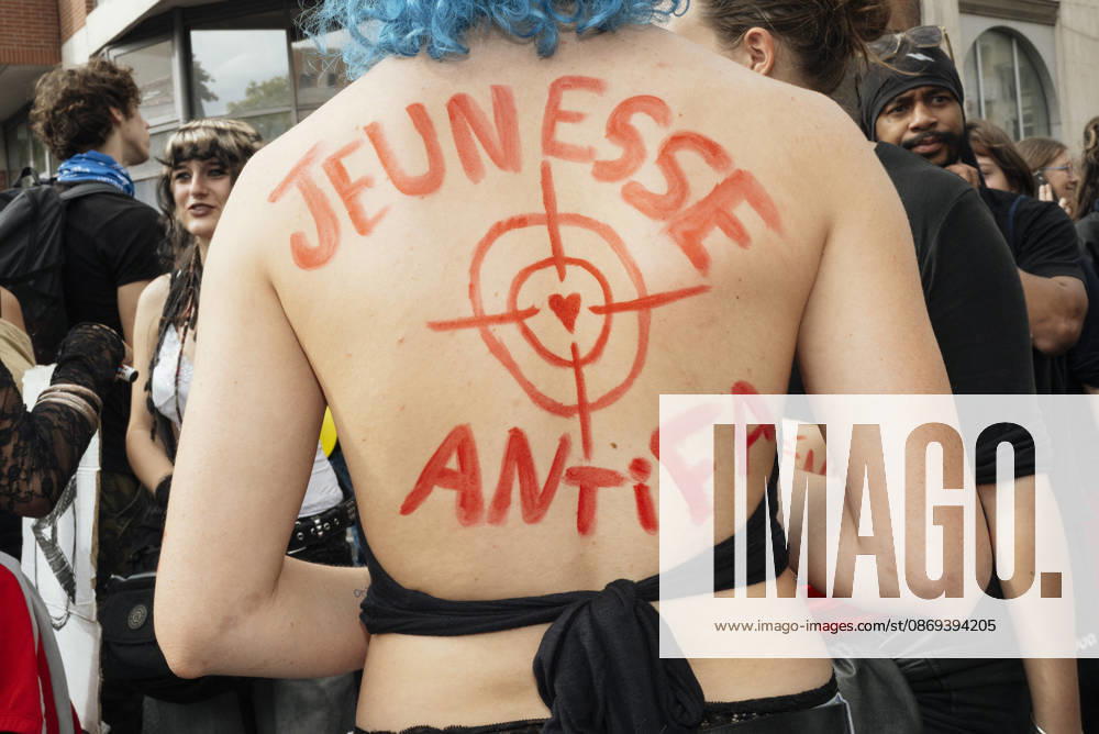 High School Student Mobilisation - Toulouse On the back of a protester, a target with a heart and the words - Jeunesse Antifa. Act V of the secondary school and university students protests. Young people and the world of work are continuing their joint mobilisation and demands for adequate resources for education, better study conditions, an end to student precariousness, and access to housing. France, Toulouse, 13 October 2026. Photo by Patricia Huchot-Boissier AbacaPress.com. TOULOUSE OCCITANIE France