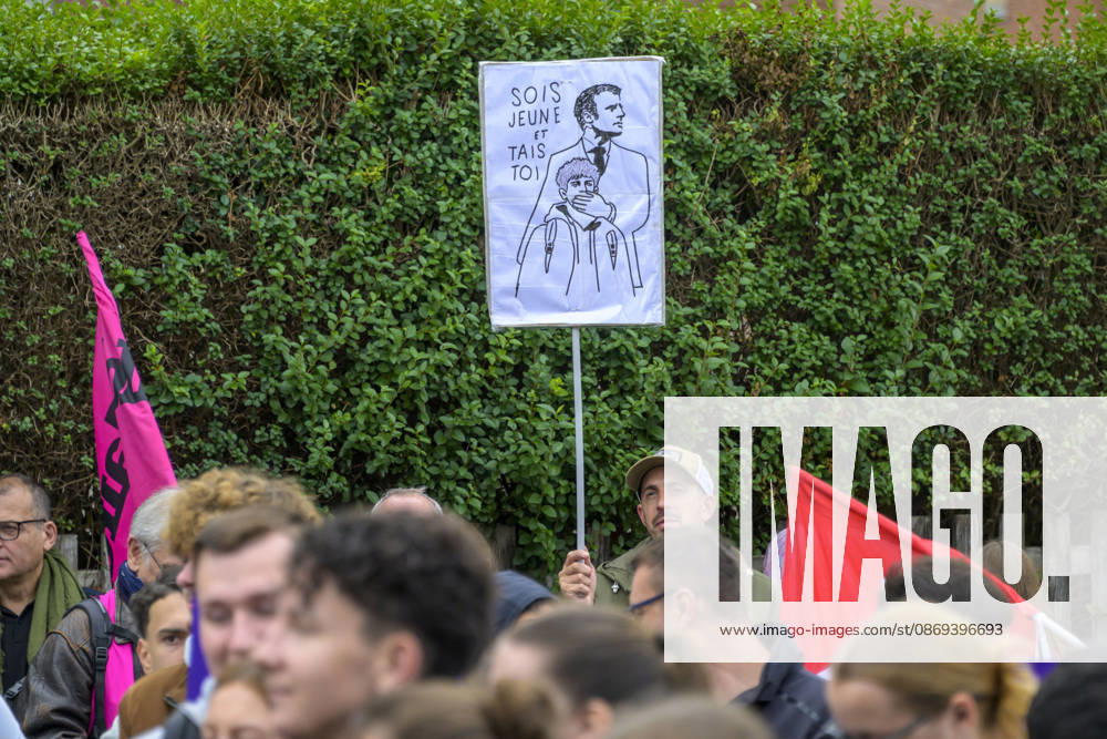 High School Students Demonstrate With Marine Tondelier In Lens - France High school students from Lens and surrounding areas march through the streets of Lens, Pas-de-Calais, France on October 13, 2026, accompanied by political figures, teachers and union representatives, with a caricature depicting President Emmanuel Macron silencing a young protester and the slogan Sois jeune et tais-toi . Photo by Blanquart C ANDBZ ABACAPRESS.COM Lens Hauts-de-France France