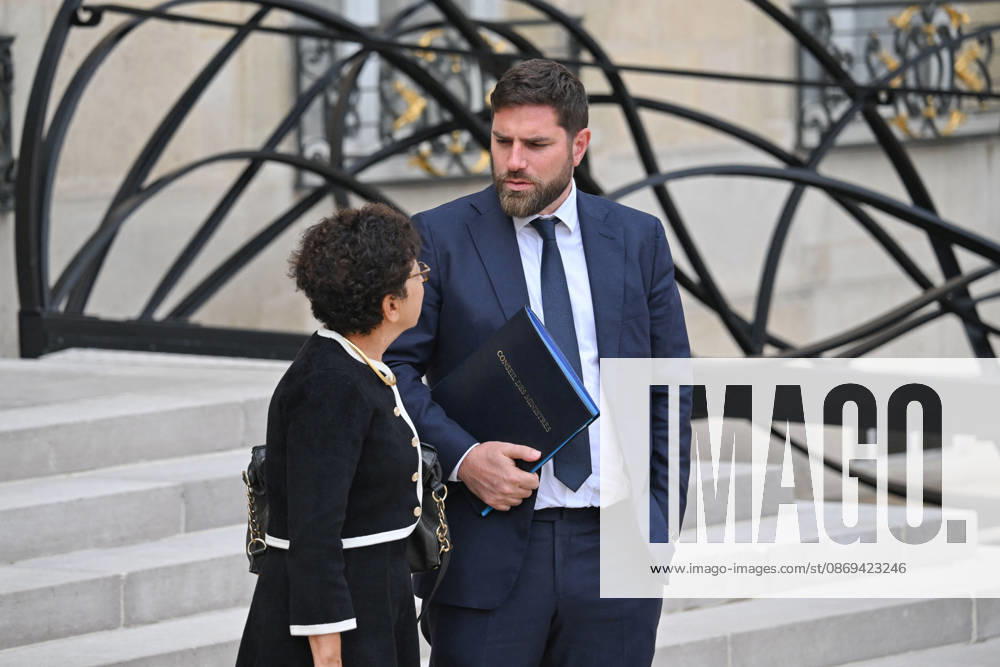 Weekly Cabinet Meeting at the Elysee Palace French Minister of Ecological transition, Biodiversity and International Negotiations on Climate and Nature Monique Barbut and French Minister of the City and Housing Vincent Jeanbrun leaves after the weekly cabinet meeting (Conseil des ministres) at the Elysee Palace in Paris, France, on October 14, 2026. Photo by Tomas Stevens ABACAPRESS.COM Paris France