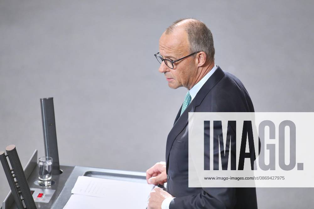 Berlin, Deutschland, 14.10.2026: Deutscher Bundestag: 101. Bundestagssitzung: Bundeskanzler Friedrich Merz (CDU) bei Abgabe einer Regierungserklärung