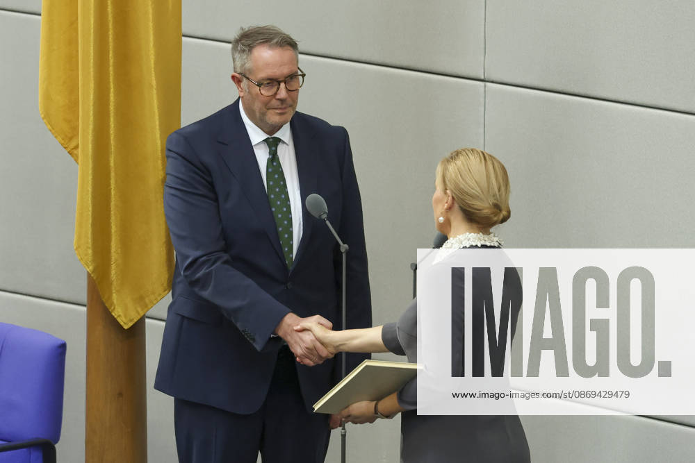 Alexander Schweitzer und Julia Klöckner bei der Sitzung im Deutschen Bundestag am 14.10.2026 in Berlin Bundeskanzler Merz bei Regierungserklärung m Deutschen Bundestag