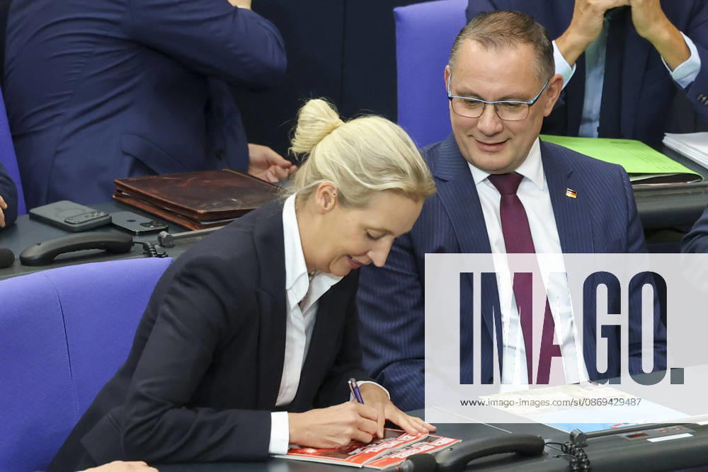 Alice Weidel und Tino Chrupalla bei der Sitzung im Deutschen Bundestag am 14.10.2026 in Berlin Bundeskanzler Merz bei Regierungserklärung m Deutschen Bundestag
