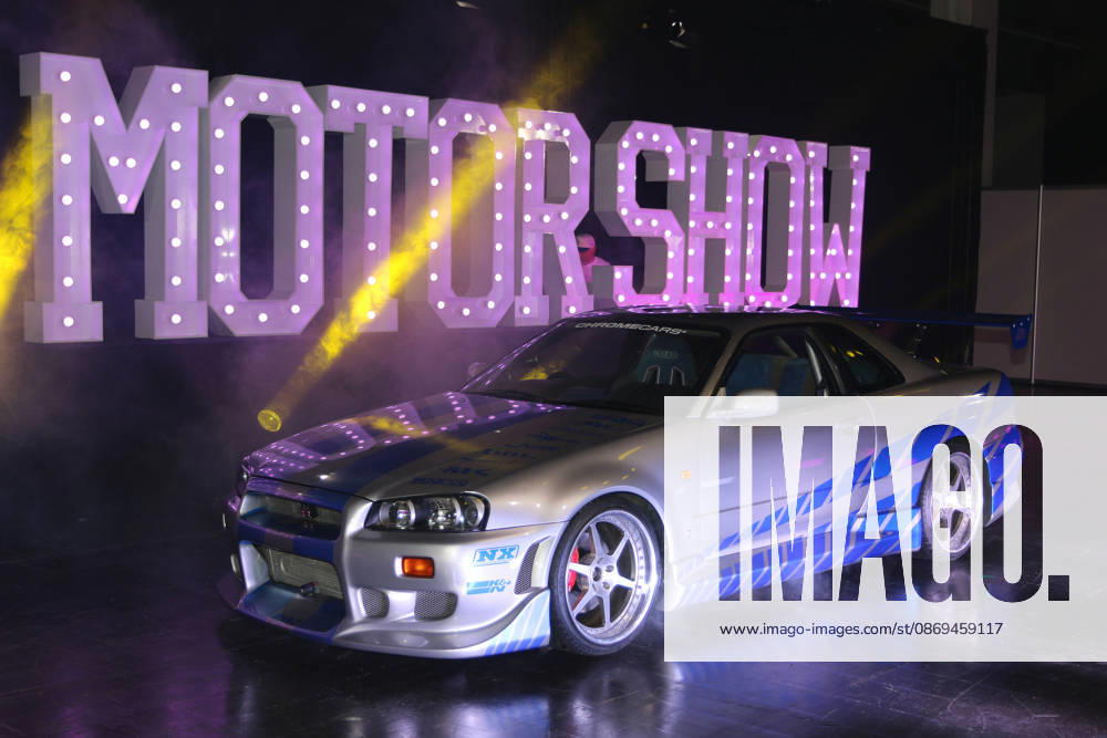 Nissan Skyline R34 GT-R (Baujahr 1999, original Filmfahrzeug aus 2 Fast 2 Furious von 2003) des Aussteller ChromeCars vor Schriftzug Motor Show, Medientermin Carwalk zur Essen Motor Show am 14.10.2026 in der Messe Essen im Vorfeld der Essen Motor Show 2026 (28.11.-06.12.2026, EMS Preview 27.11.2026)