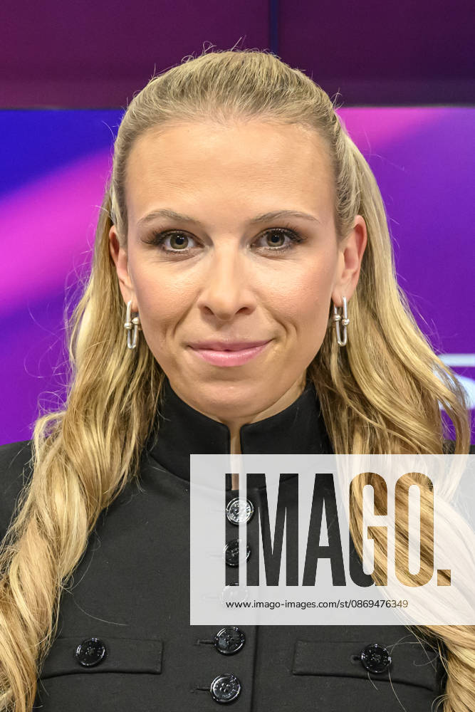 Im Bild v.l.: Nena Brockhaus (Journalistin), GER, Berlin, Studio, zu Gast bei Maischberger, politische Talkshow, TV, Format, mit Moderatorin Sandra Maischberger, Das Erste, aus Adlershof Am Studio 20, 14.10.2026,