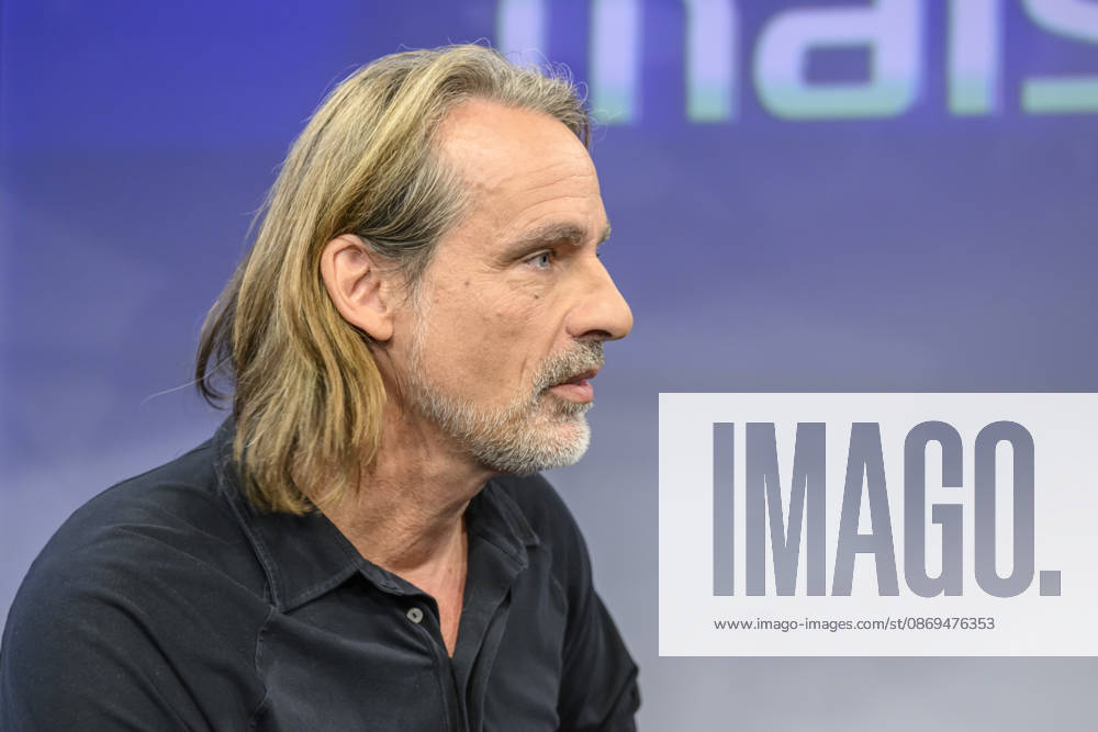 Im Bild v.l.: Richard David Precht (Philosoph), GER, Berlin, Studio, zu Gast bei – Maischberger, politische Talkshow, TV, Format, mit Moderatorin – Sandra Maischberger, Das Erste, aus Adlershof – Am Studio 20, 14.10.2026,